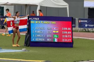 Antonela Lanuza se corona campeona en los 800 metros planos en el campeonato Iberoamericano en Perú.