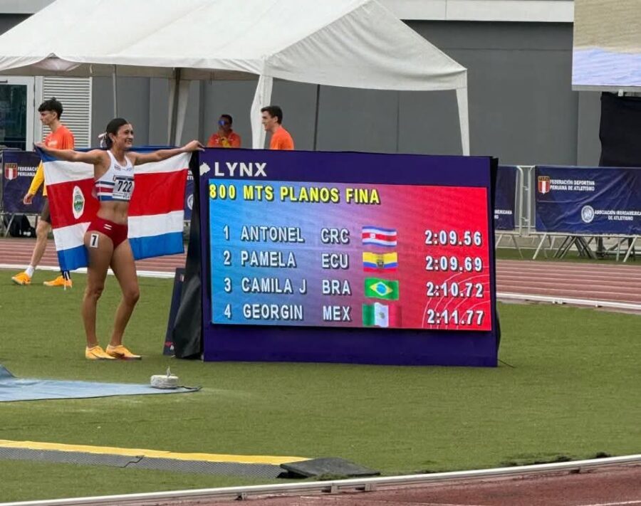 Antonela Lanuza se corona campeona en los 800 metros planos en el campeonato Iberoamericano en Perú.