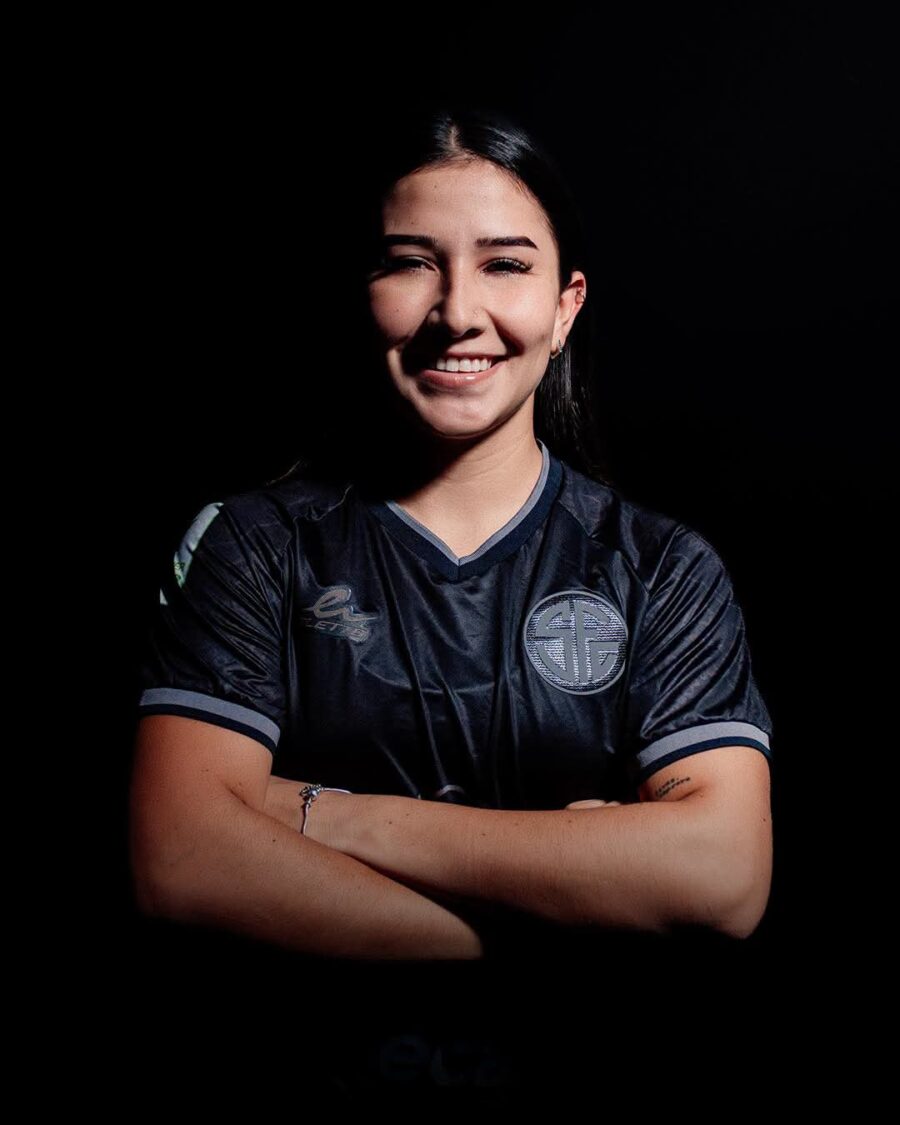 Raquel Flores al Sporting FF