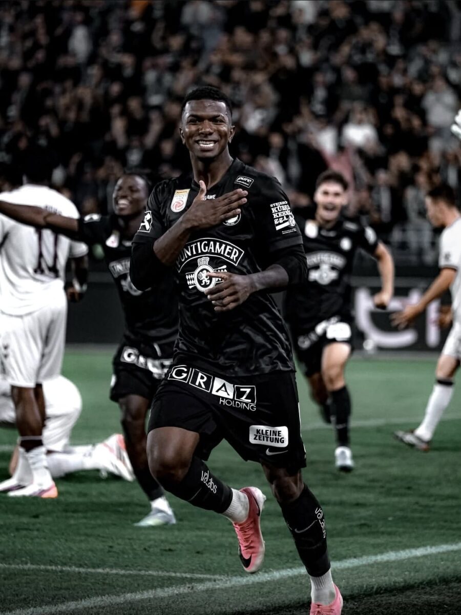 Jeyland Mitchell Brilla en Champions
