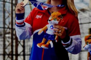 Rachel Agüero ganó medalla de oro en Shortboard Femenino!
