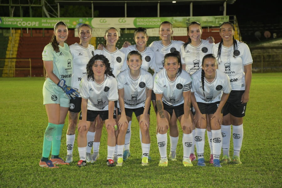 Sporting FF en zona mixta luego del partido  contra Chorotega