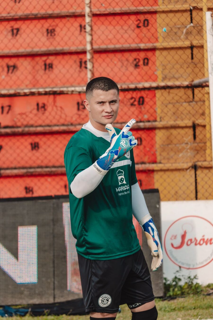 ¡OFICIAL! Johnny Álvarez deja Sporting FC