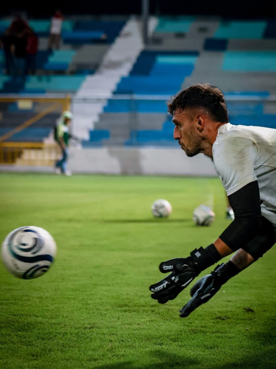 Washington Ortega fue trasladado a un hospital tras el partido ante Marathón